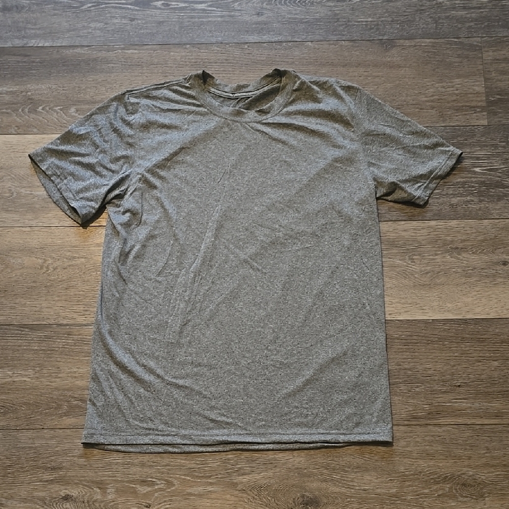 The Nike Tee Dri-Fit Men's Gray Short Sleeve Shirt New w/out Tags!